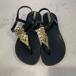 Girls size 13/1 Ipanema Sandals